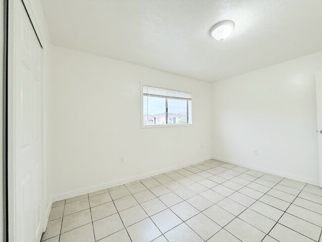 Building Photo - 14041 Orizaba Ave