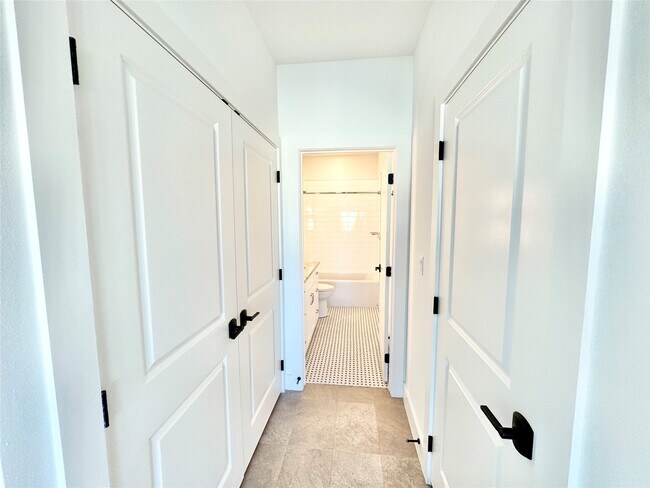 Building Photo - 2102 Mechanic St