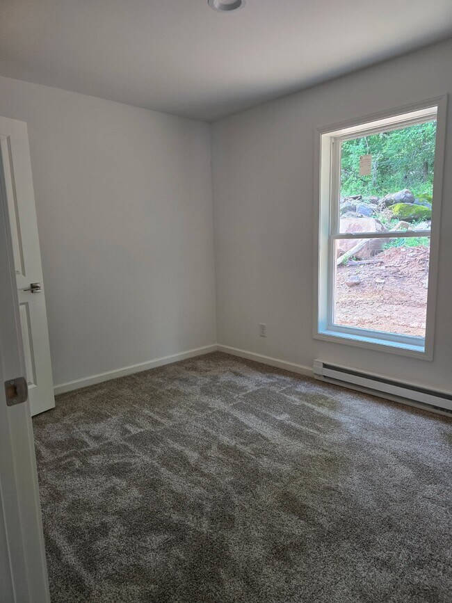 Building Photo - 41 Hull Dr