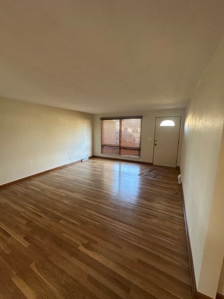 Building Photo - 203 Ridge St