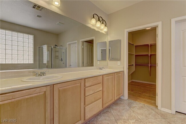 Building Photo - 2365 Wisconsin Dells Dr