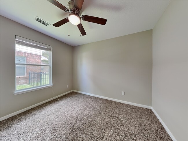 Building Photo - 28906 Rio Grande River Dr