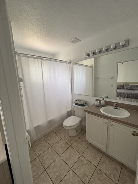 Building Photo - 1037 Park Ridge Cir