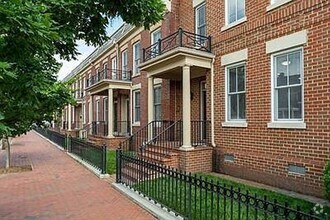 Building Photo - Spacious 3-Bedroom Apt on Cary St.