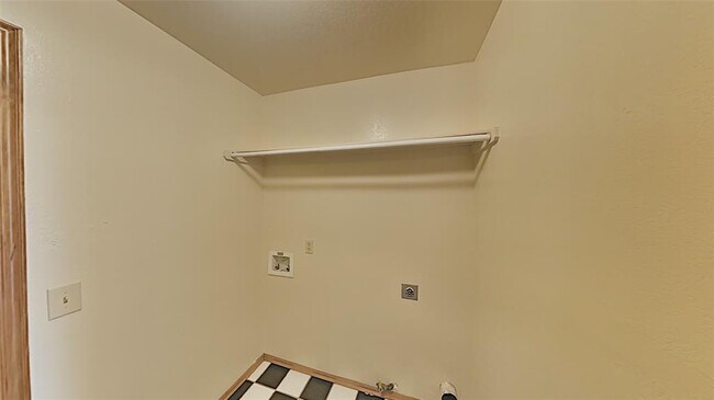 Building Photo - 604 Bluegrass Ln