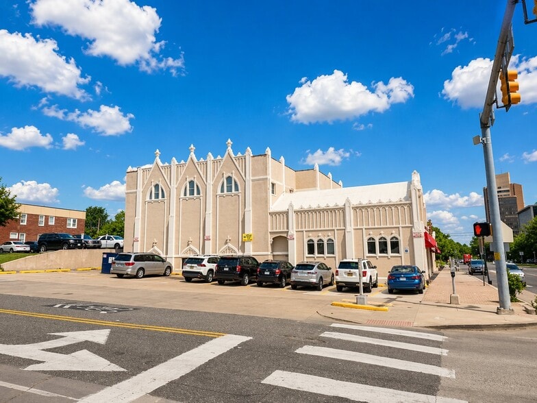 Building Photo - 1901 N Classen Blvd