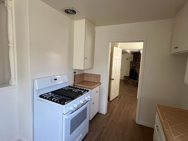 Building Photo - Three bedroom house in Lakewood ready for ...