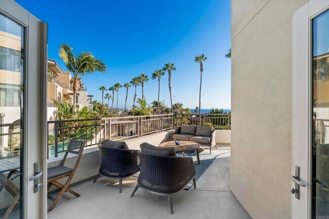 Building Photo - 5460 La Jolla Blvd