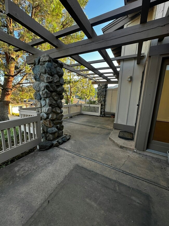 Building Photo - 8555 Circle R Course Ln