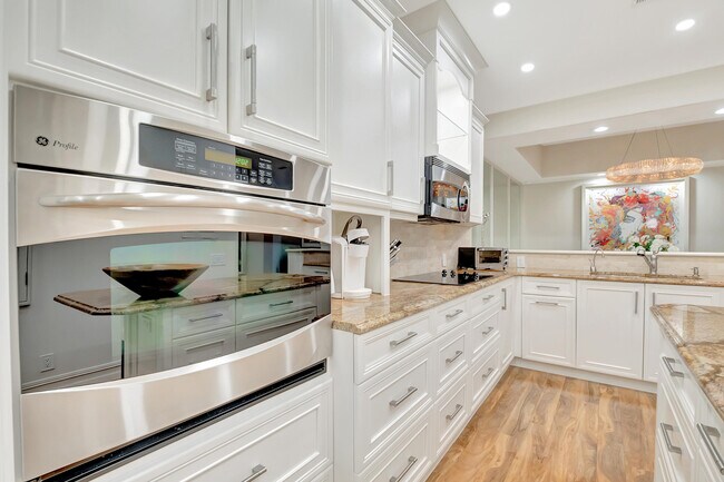 Building Photo - 17565 Ashbourne Ln