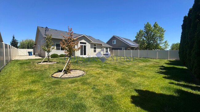 Building Photo - Immaculate Home in Pristine Meadows!