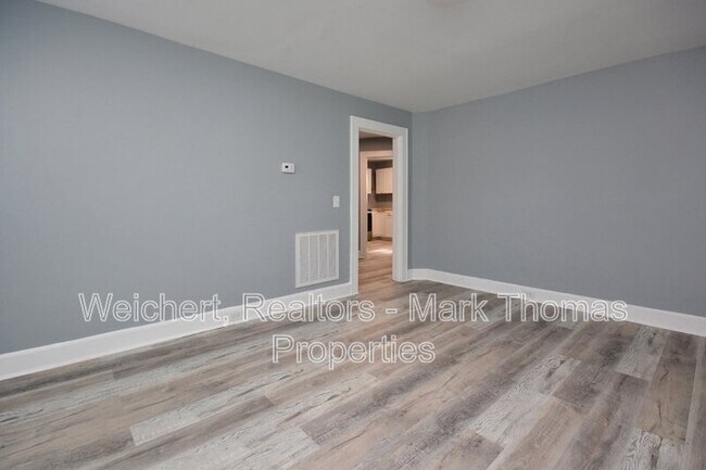 Building Photo - 216 N Guthrie Ave