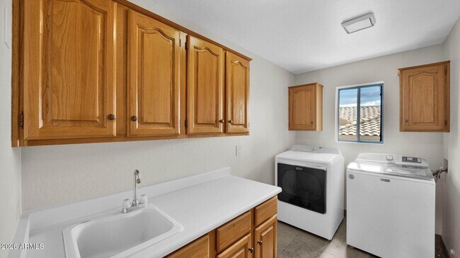 Building Photo - 10845 N Pinto Dr