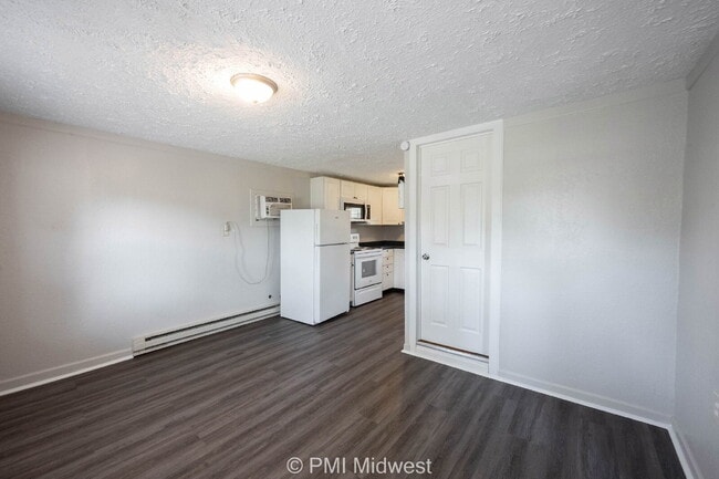 Building Photo - "Charming 1-Bedroom Retreat in Greenfield – Cozy 400 sqft Haven!"