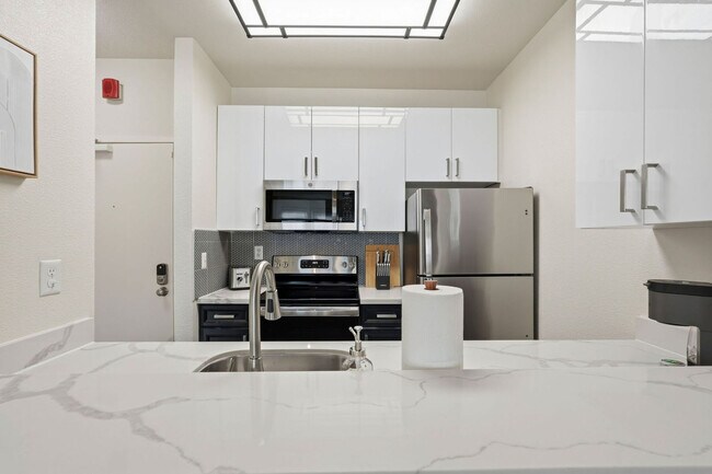 Building Photo - 2000 Post St