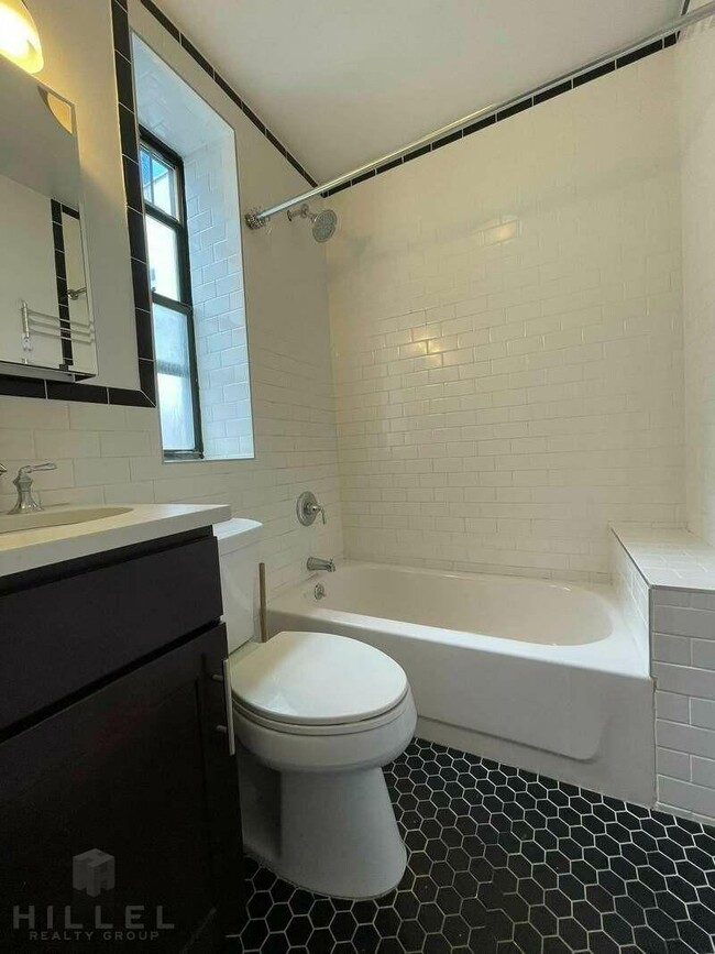 Building Photo - 1 bedroom in ASTORIA NY 11106