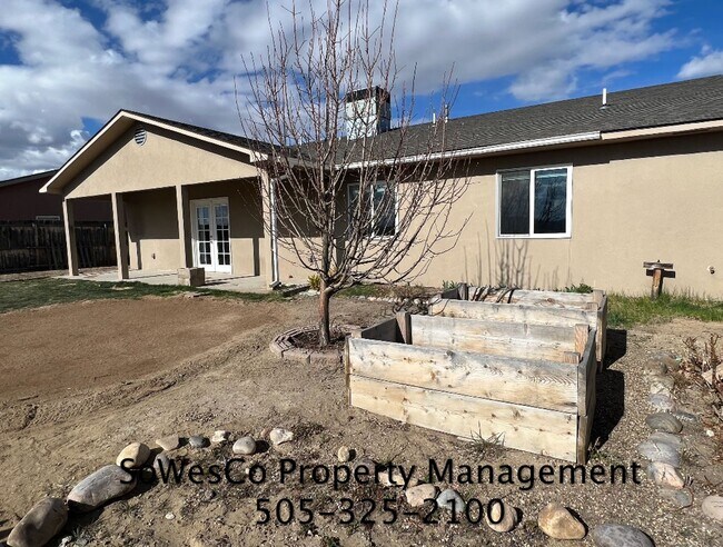 Building Photo - FOUR Bedroom Newer Home in Aztec