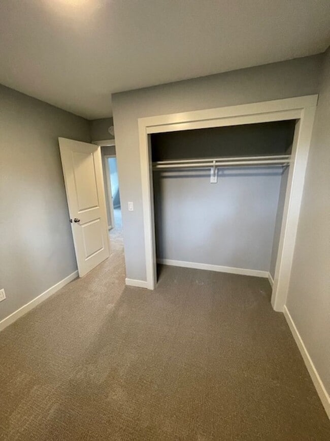 Building Photo - NOW $2,499 (Was $2,599) + $500 OFF First Month if You Move in by April 1!