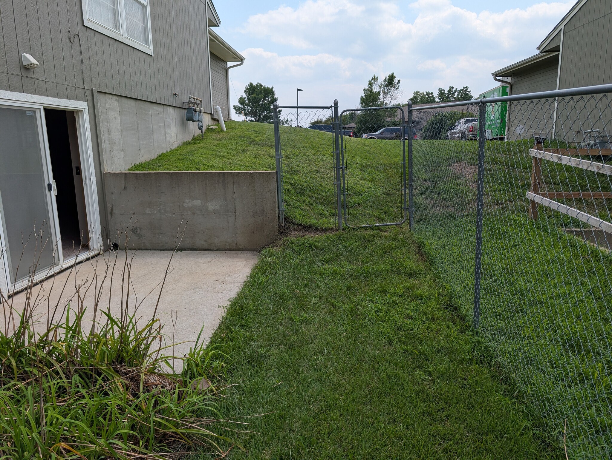 Walkout Patio & Fenced Yard - 2118 SW 36th St