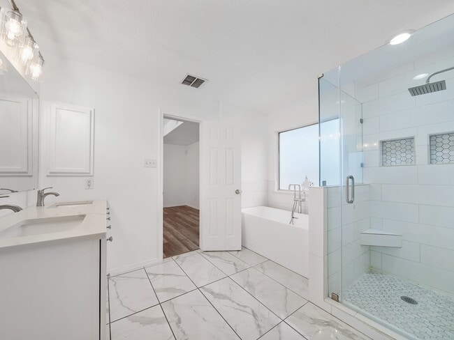 Building Photo - 1011 Backland Ct