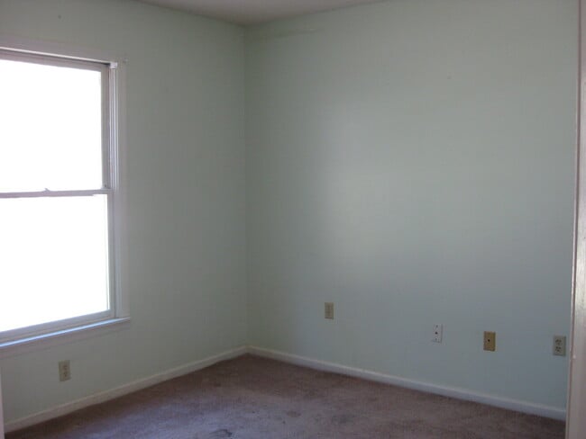 Building Photo - LITTLE COUNTRY OFF SKIDAWAY