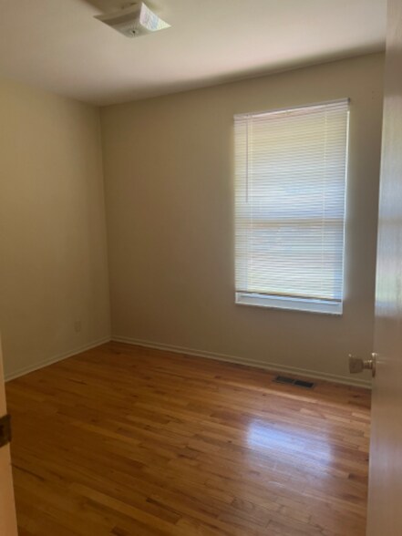 Building Photo - 524 Ranch Dr