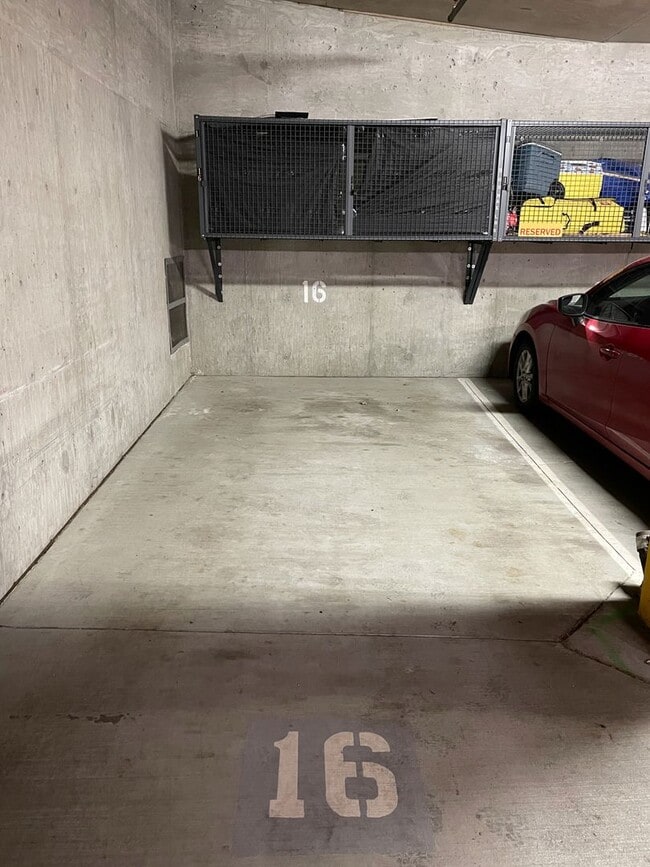 Building Photo - Cozy Urban 1BD/1BTH Condo for Lease in Belltown!