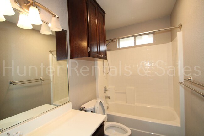 Building Photo - Walker Place Beauty