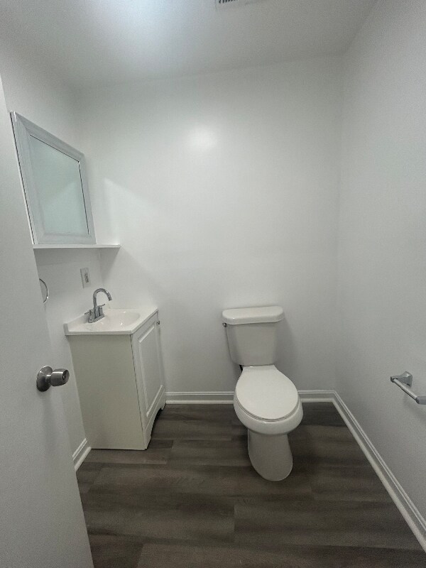 Building Photo - 722 Langley Ave