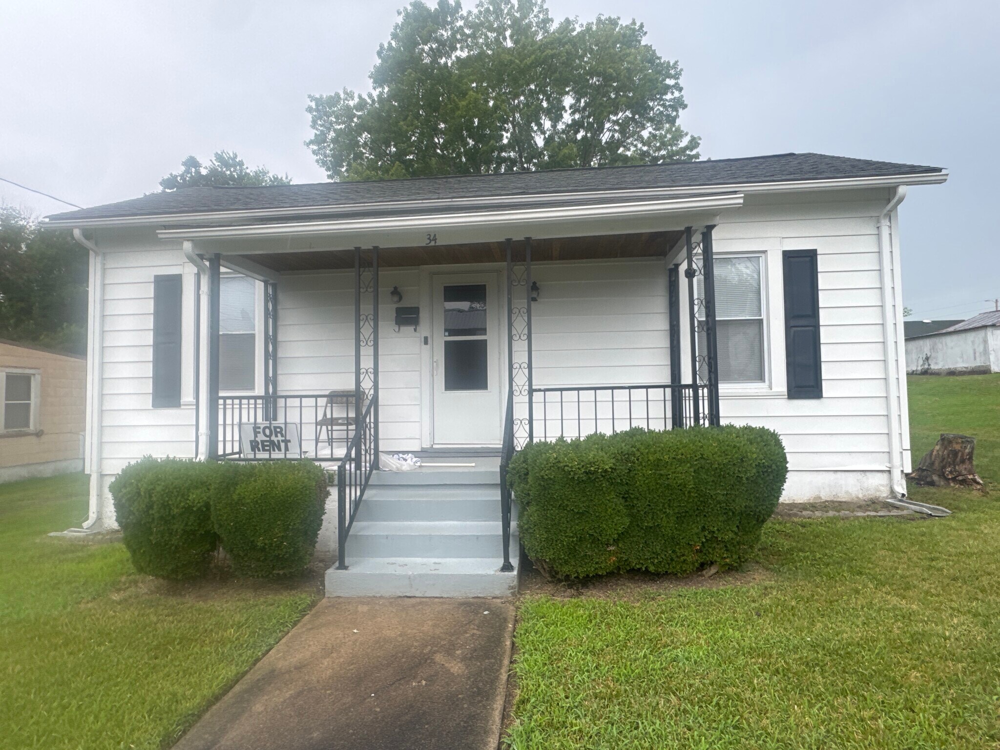 Building Photo - 34 Ashlawn Dr