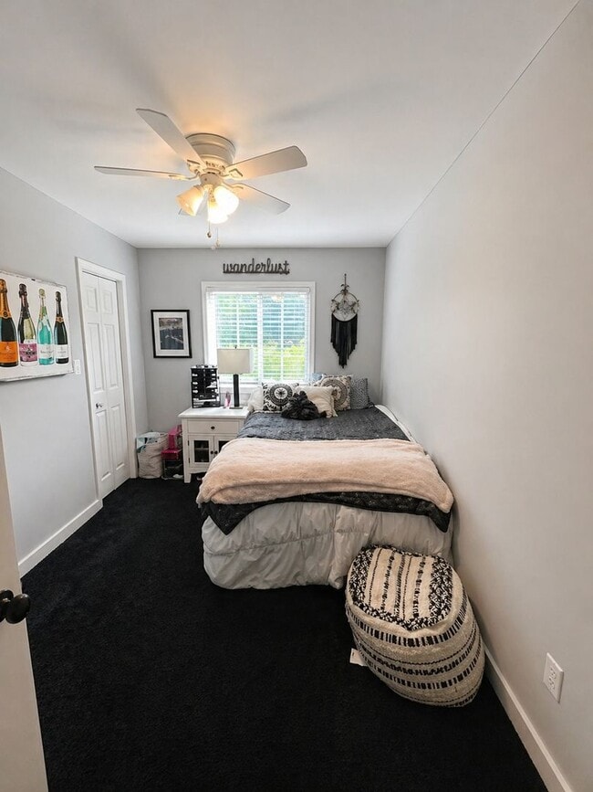 Building Photo - 2 bedroom 2.5 bath in College Town!! Walk to stadium! Available August 2026