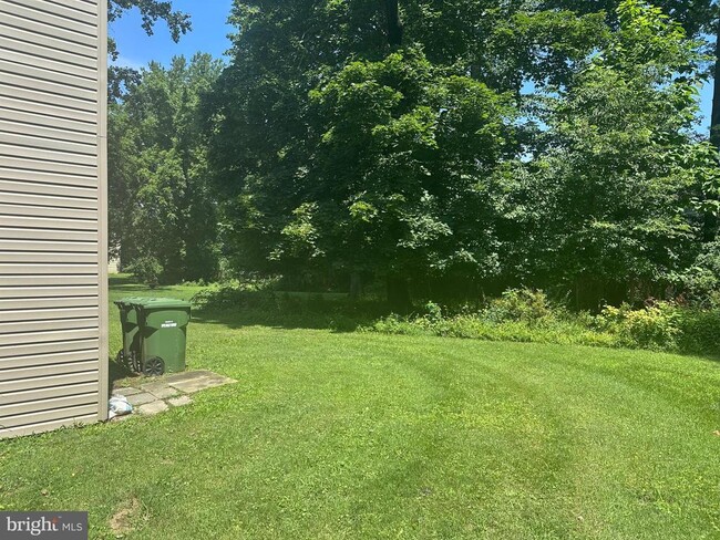 Building Photo - 610 Meadowbrook Ave