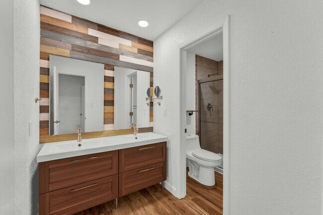 Building Photo - Spacious Poolside Condo!