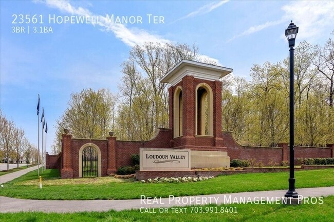 Building Photo - 23561 Hopewell Manor Terrace