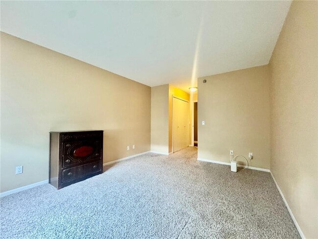 Building Photo - 2575 Heritage Dr