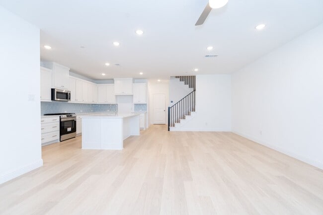 Building Photo - 9508 Espalier St