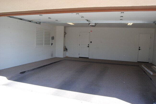 Building Photo - 7112 Darrin Ave