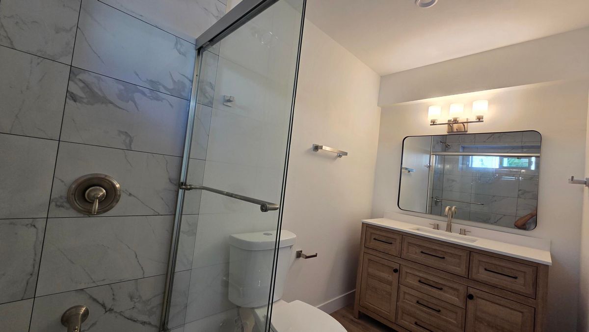 Building Photo - 988 El Camino Dr