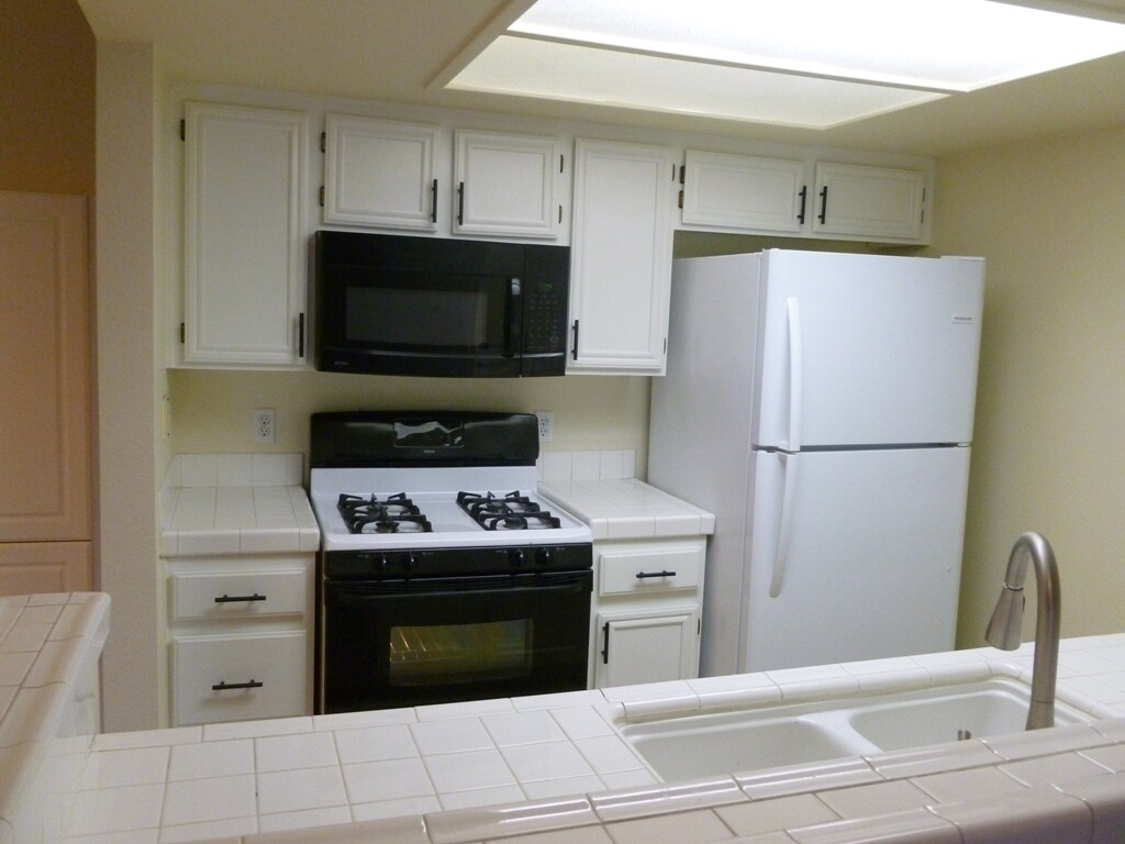 Building Photo - 1900 Rio Canyon Ct