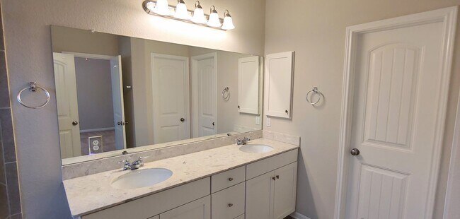Building Photo - 7220 Wyoming Springs Dr