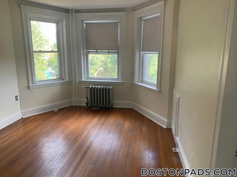 Building Photo - 1167 Boylston St