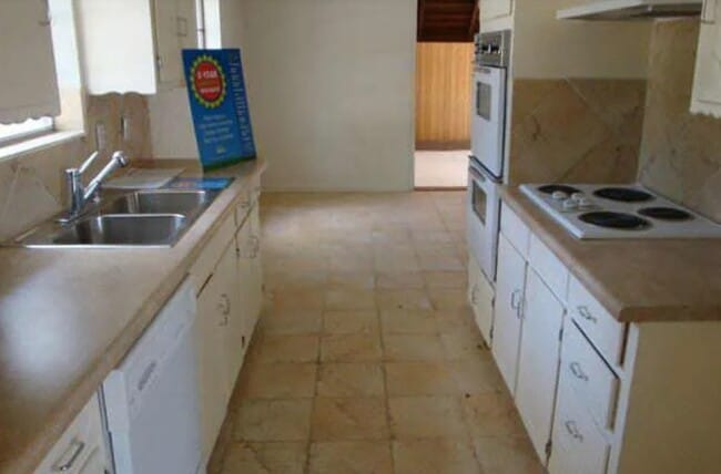 Building Photo - 3802 Savannah Dr