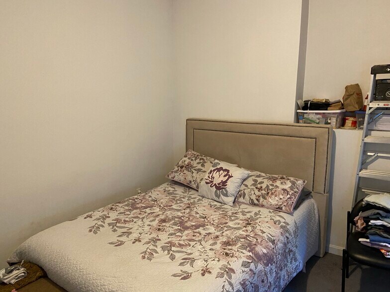 Building Photo - 40 Newton St