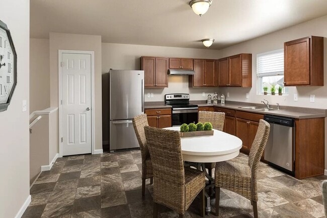 Building Photo - Newer Home at Great Value in Mattawan!