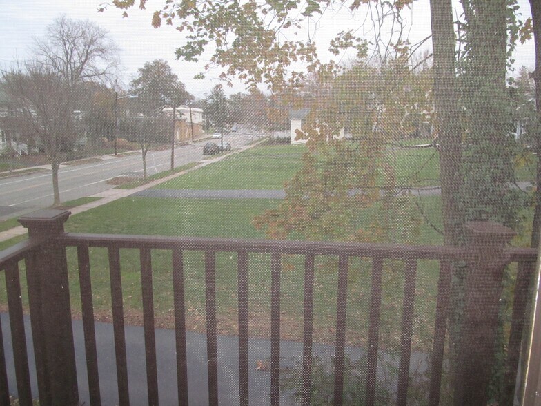 Building Photo - 146 E Cliff St