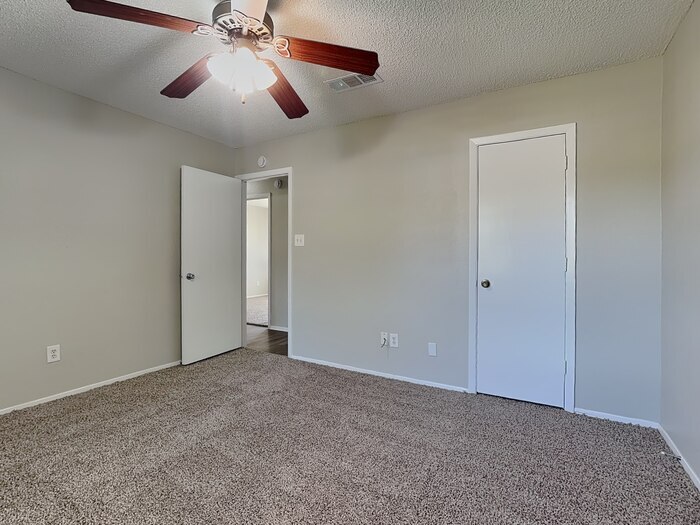 Building Photo - 316 Quail Creek Dr