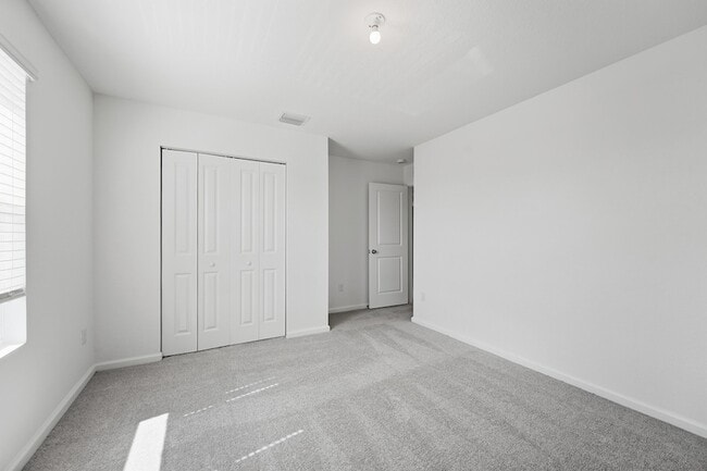 Building Photo - 10739 NW Moon Rise Ln