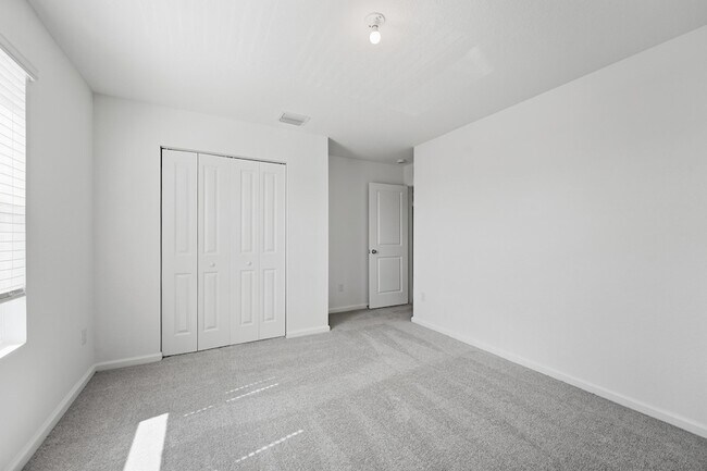 Building Photo - 10739 NW Moon Rise Ln