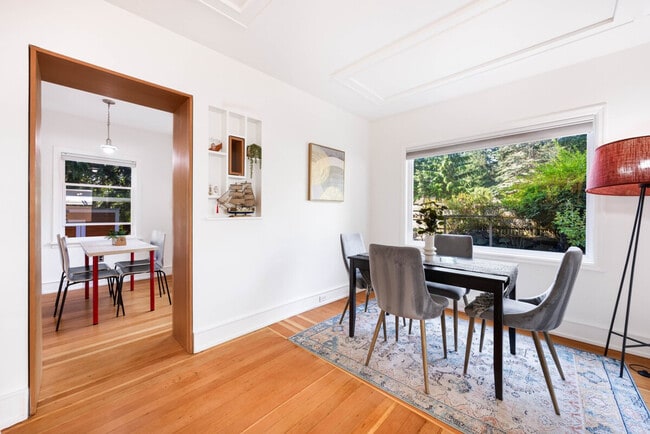 Building Photo - 11520 Roosevelt Way NE