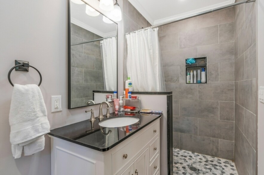 Building Photo - 1015 Buxton Rd